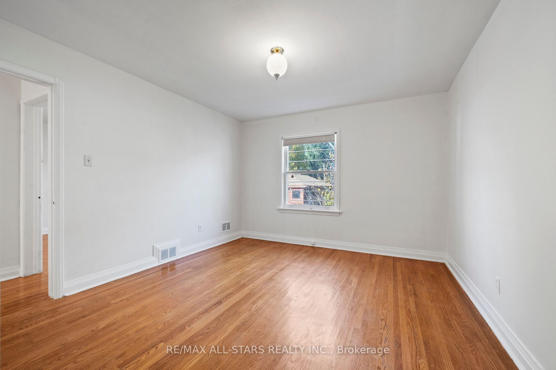 Photo 25 of 24 Donora Drive, Toronto, Crescent Town — HOMEH