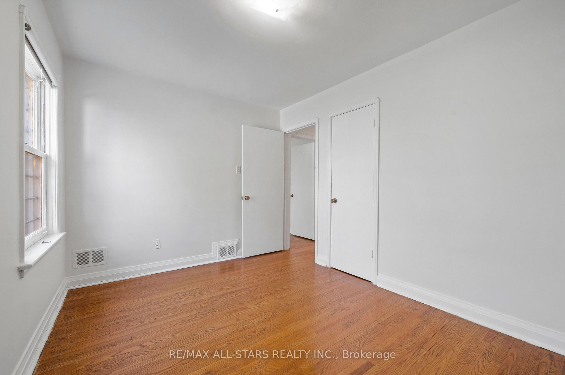 Photo 26 of 24 Donora Drive, Toronto, Crescent Town — HOMEH