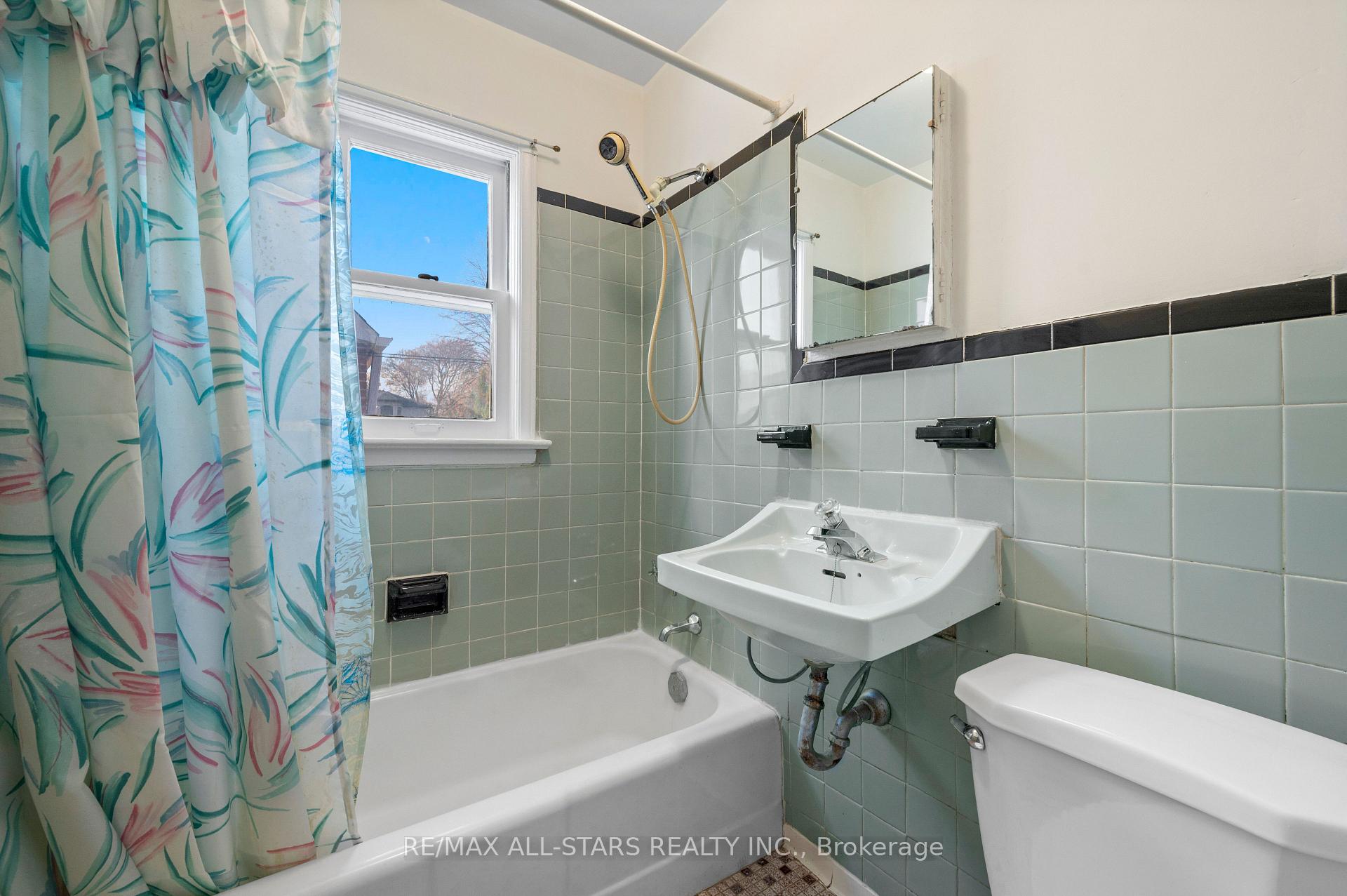Photo 27 of 24 Donora Drive, Toronto, Crescent Town — HOMEH