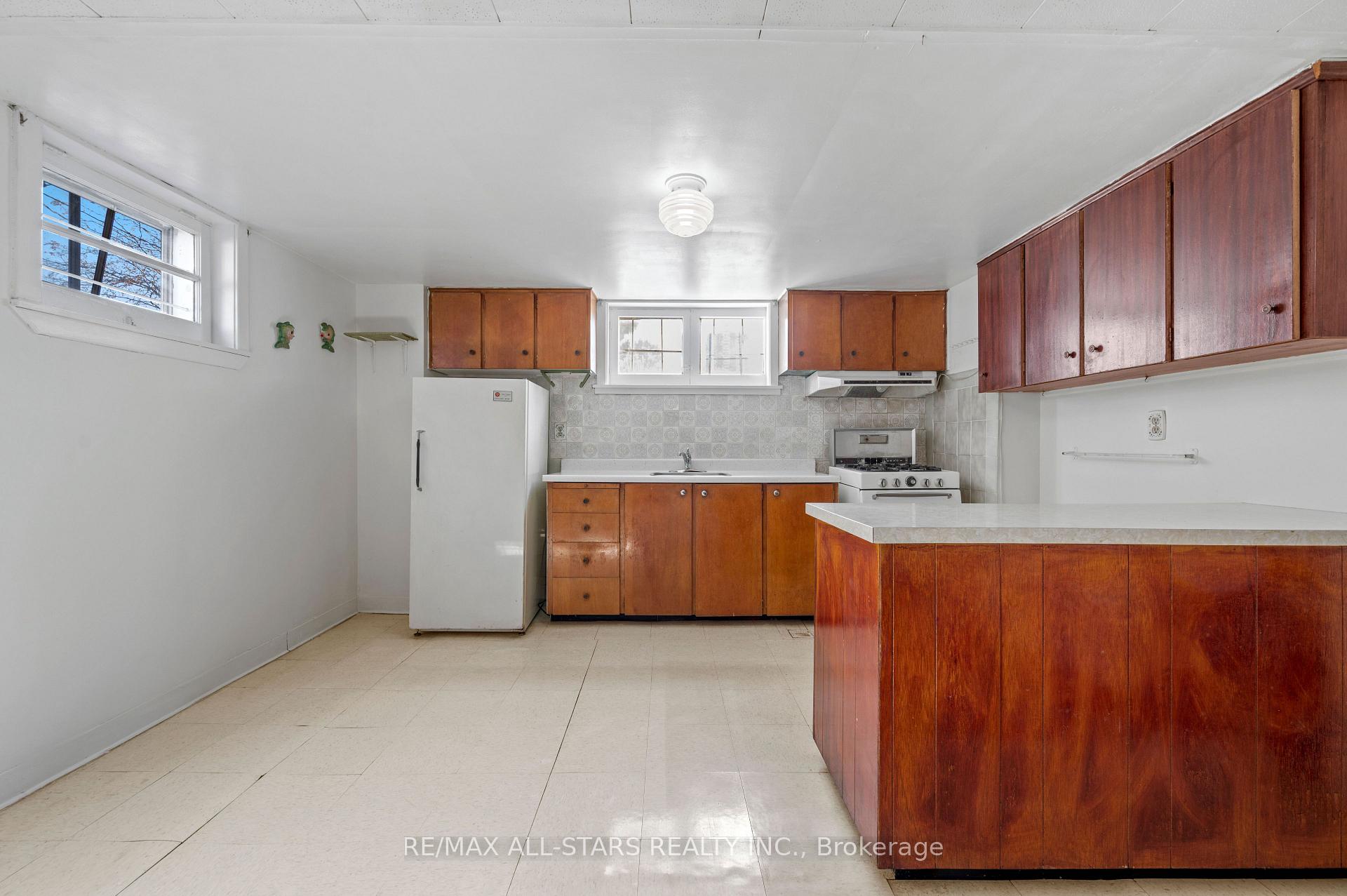 Photo 31 of 24 Donora Drive, Toronto, Crescent Town — HOMEH