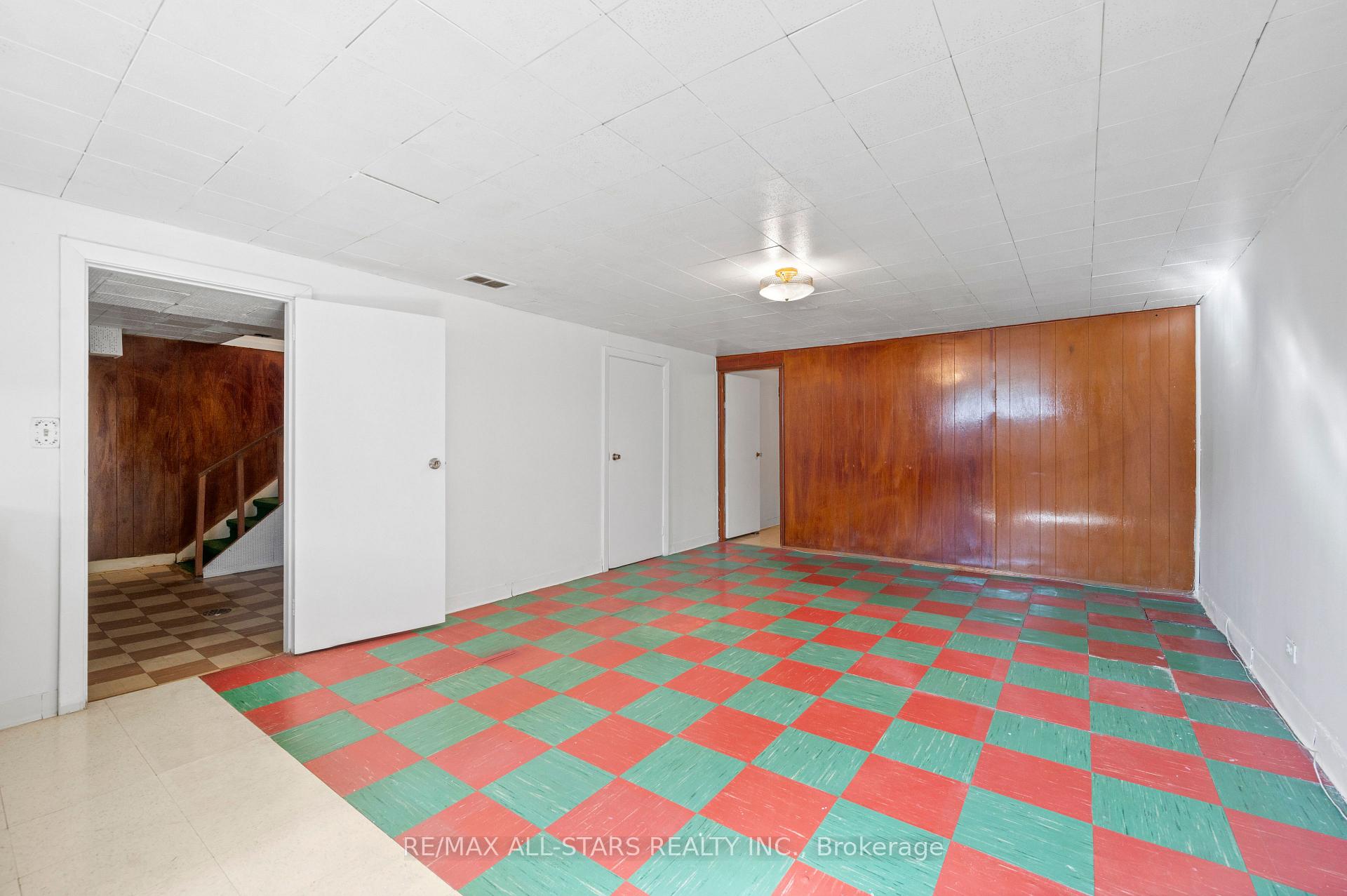 Photo 33 of 24 Donora Drive, Toronto, Crescent Town — HOMEH