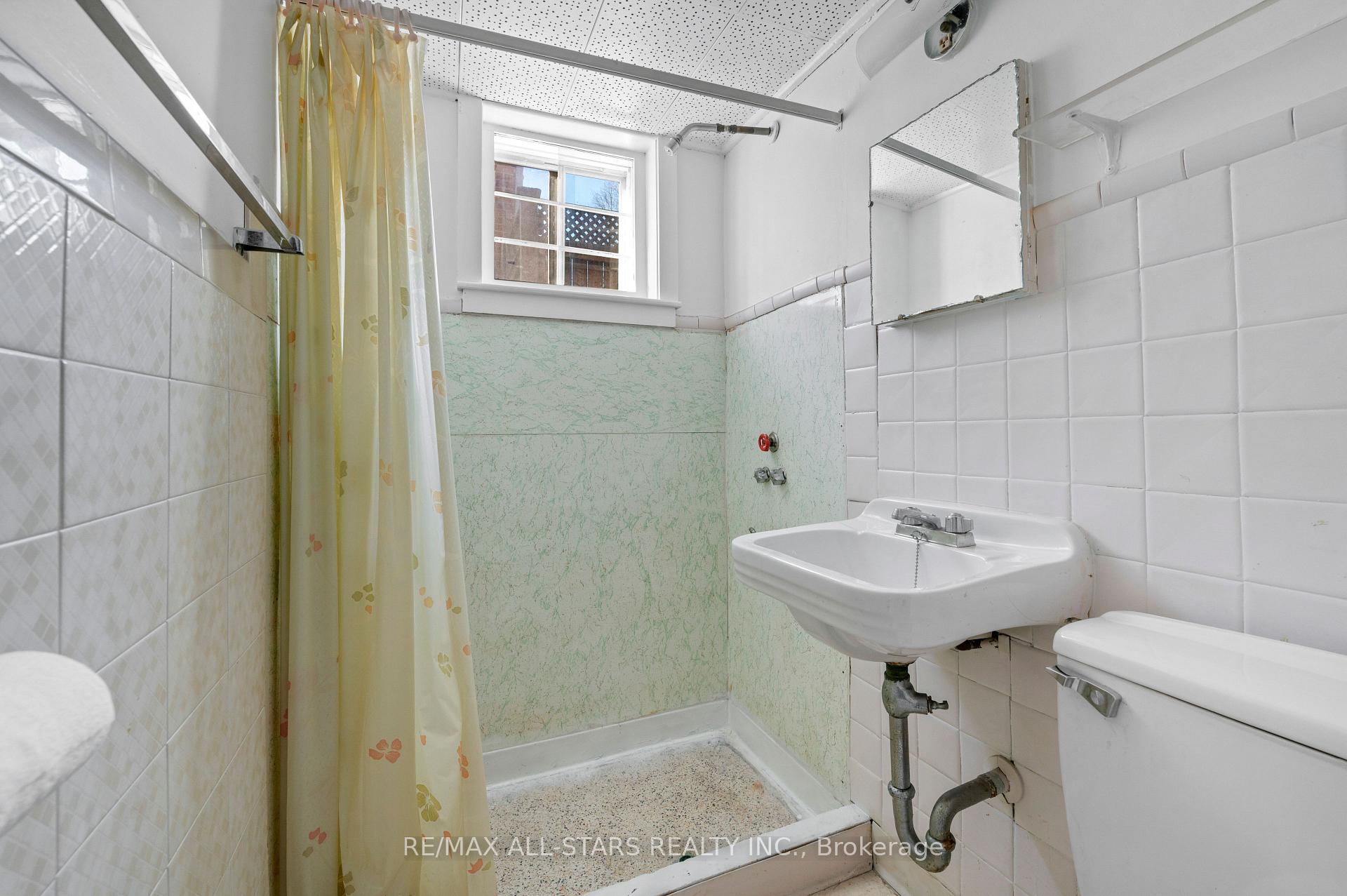 Photo 35 of 24 Donora Drive, Toronto, Crescent Town — HOMEH