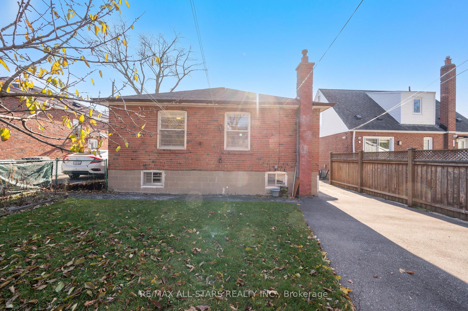 Photo 36 of 24 Donora Drive, Toronto, Crescent Town — HOMEH