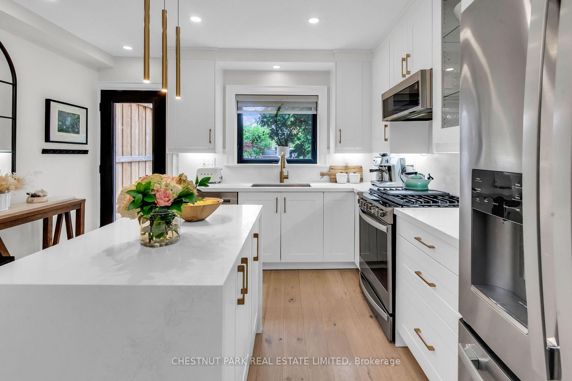Photo 10 of 681 Hillsdale Avenue E, Toronto, Mount Pleasant East — HOMEH