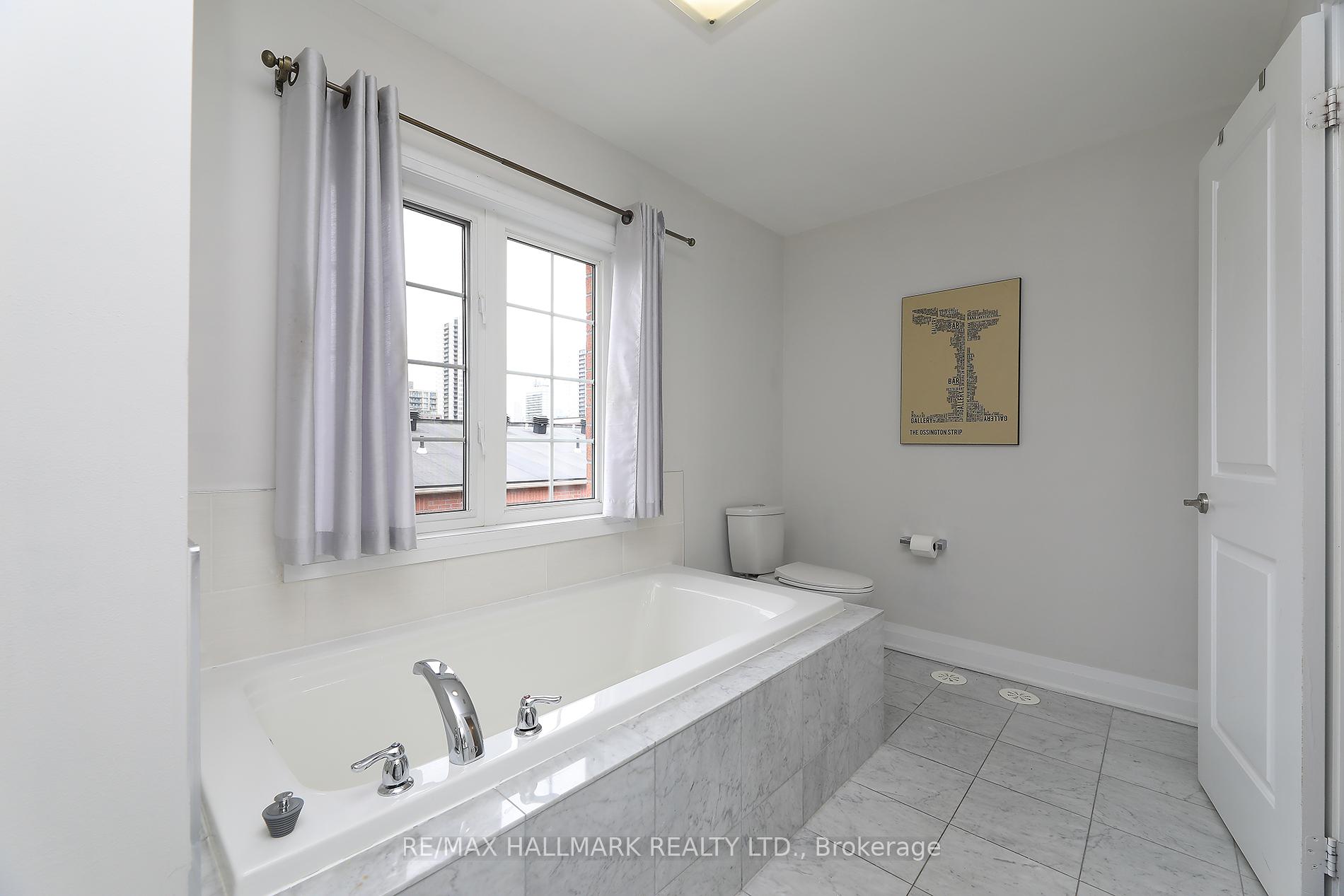 Photo 24 of 58 Raffeix Lane, Toronto, Regent Park — HOMEH