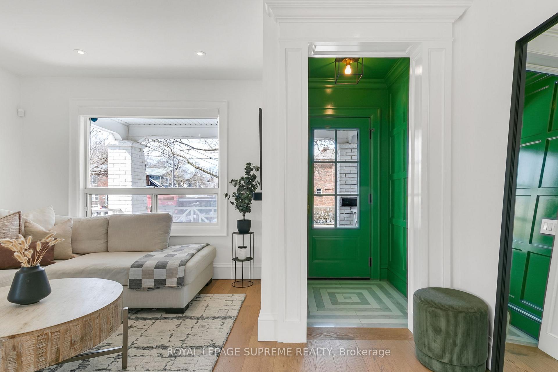 Photo 5 of 1 Martin Crescent, Toronto, Mount Pleasant East — HOMEH