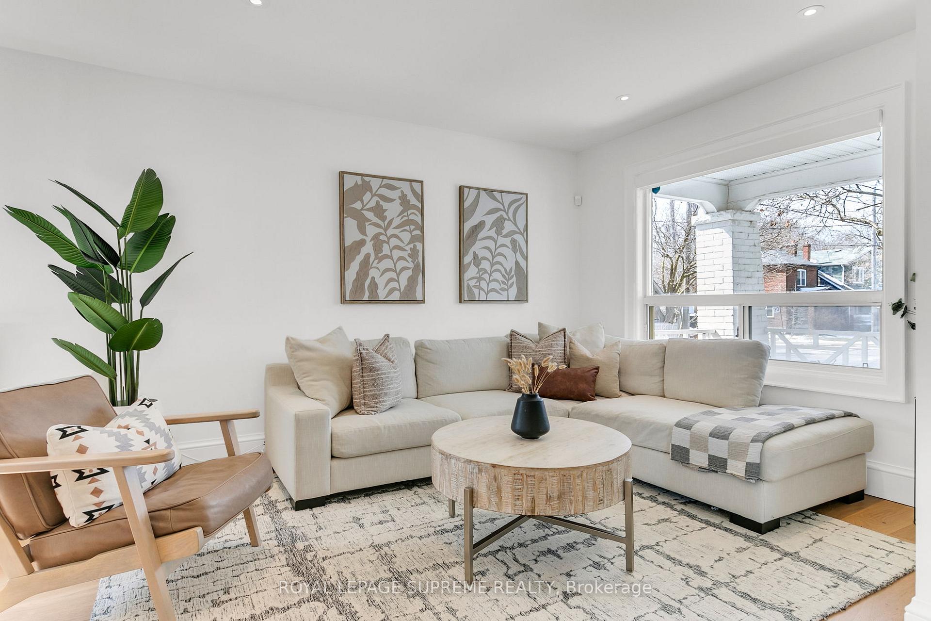 Photo 8 of 1 Martin Crescent, Toronto, Mount Pleasant East — HOMEH