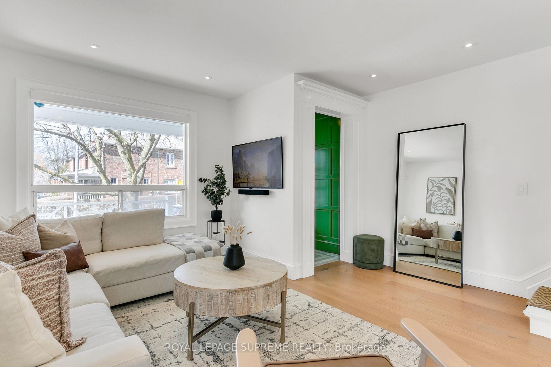Photo 9 of 1 Martin Crescent, Toronto, Mount Pleasant East — HOMEH