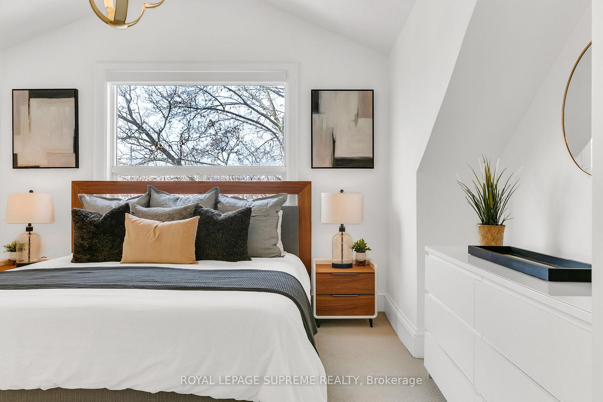 Photo 25 of 1 Martin Crescent, Toronto, Mount Pleasant East — HOMEH
