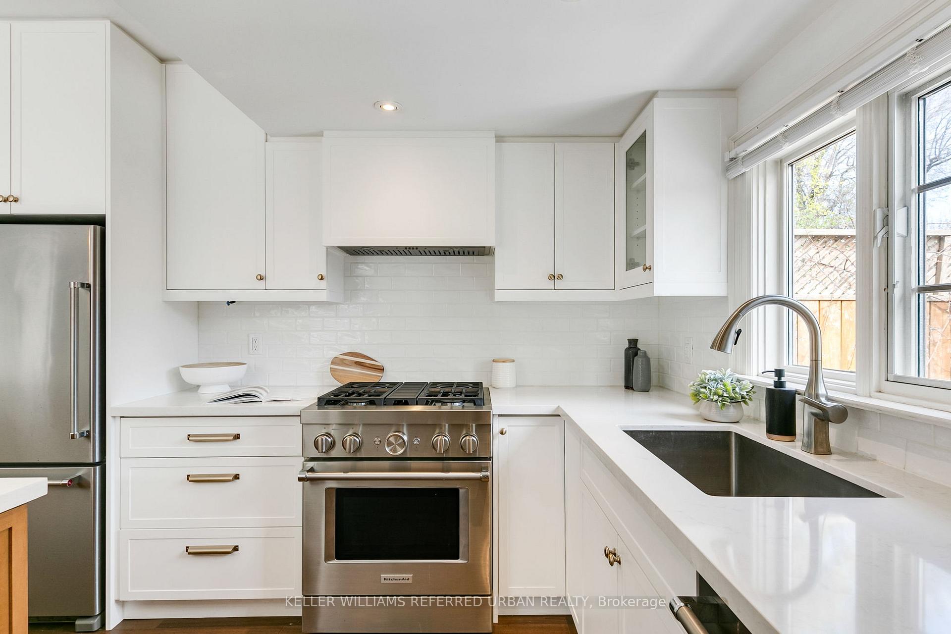 Photo 14 of 21 Donegall Drive, Toronto, Leaside — HOMEH