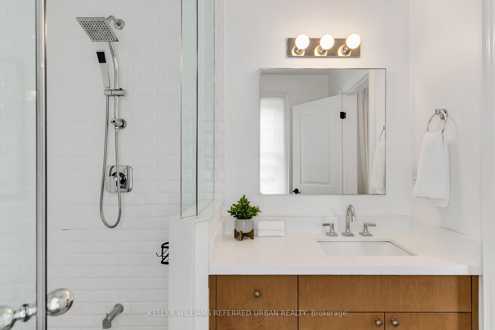 Photo 24 of 21 Donegall Drive, Toronto, Leaside — HOMEH