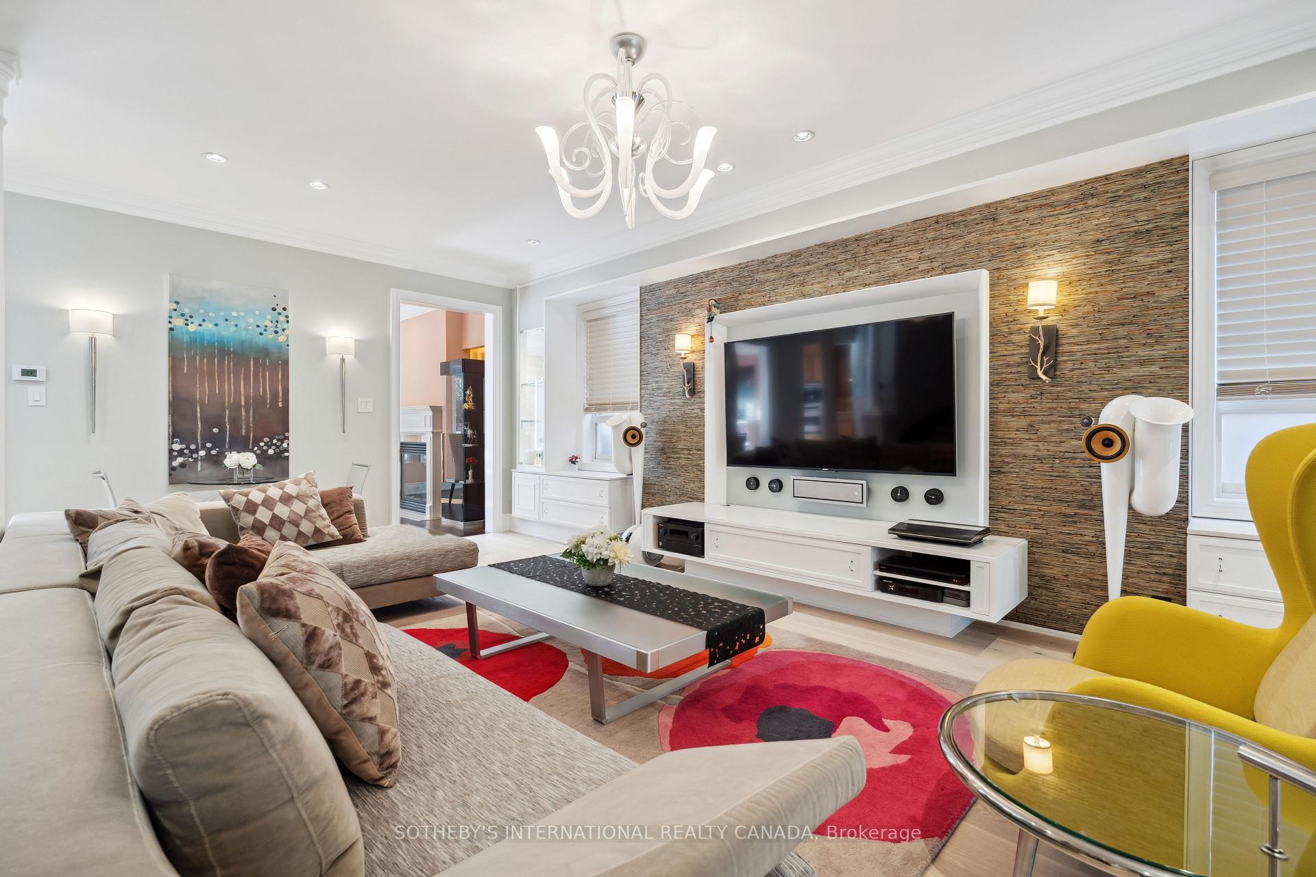 Photo 3 of 20 Hampton Park Crescent, Toronto, Leaside — HOMEH