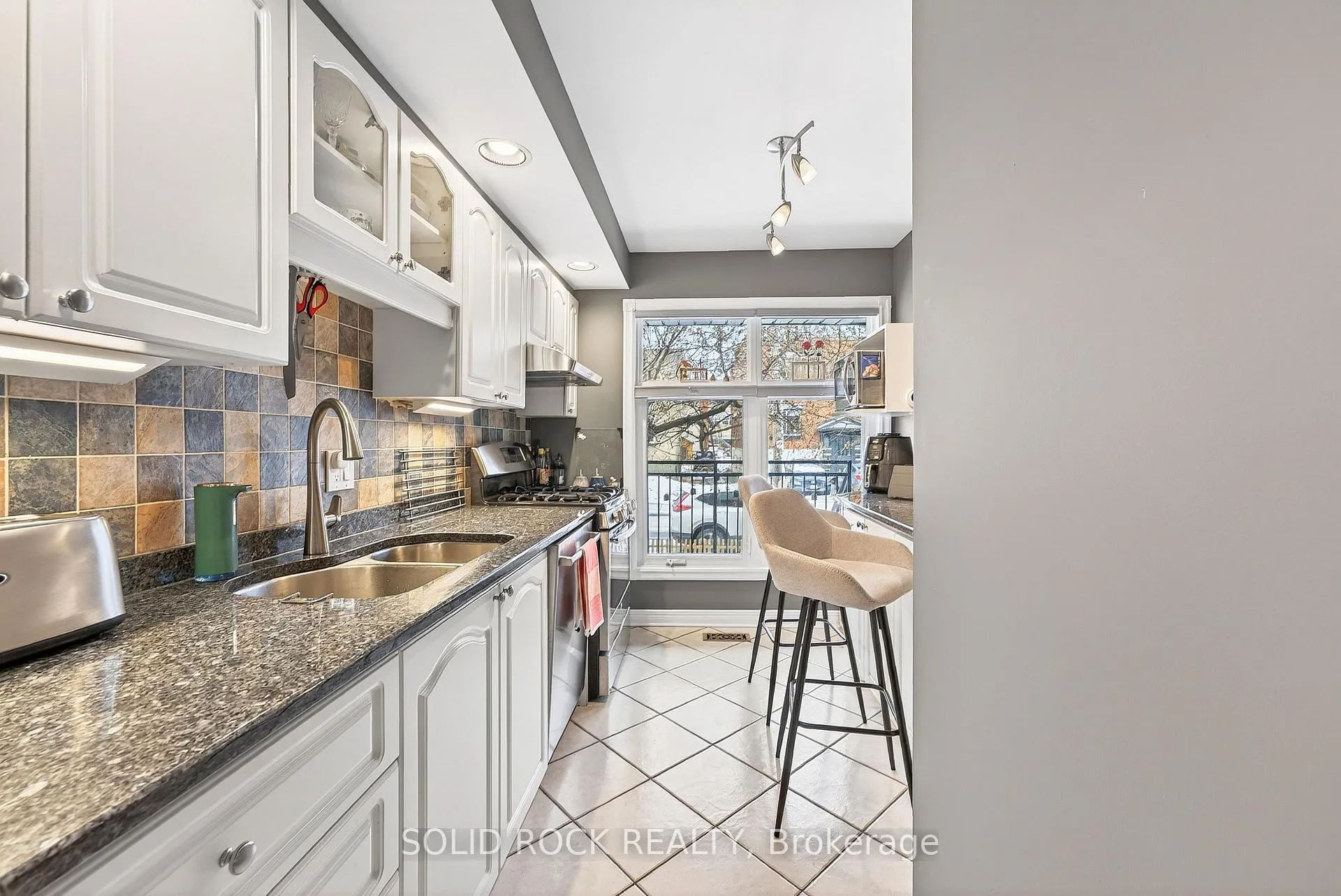 Photo 10 of 395 Mackay Street, Ottawa, Lindenlea — HOMEH