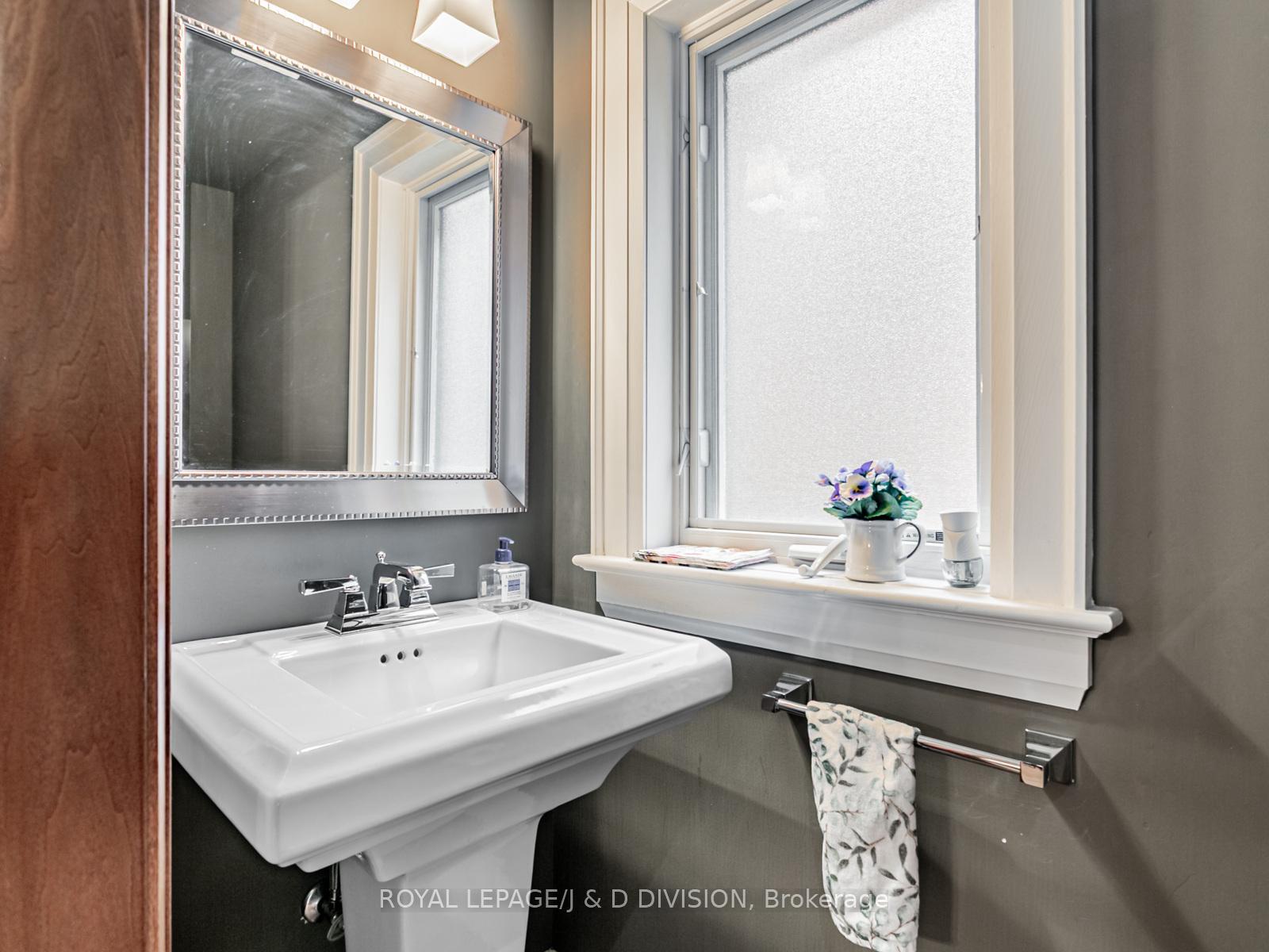 Photo 17 of 30 Macnaughton Road, Toronto, Leaside — HOMEH