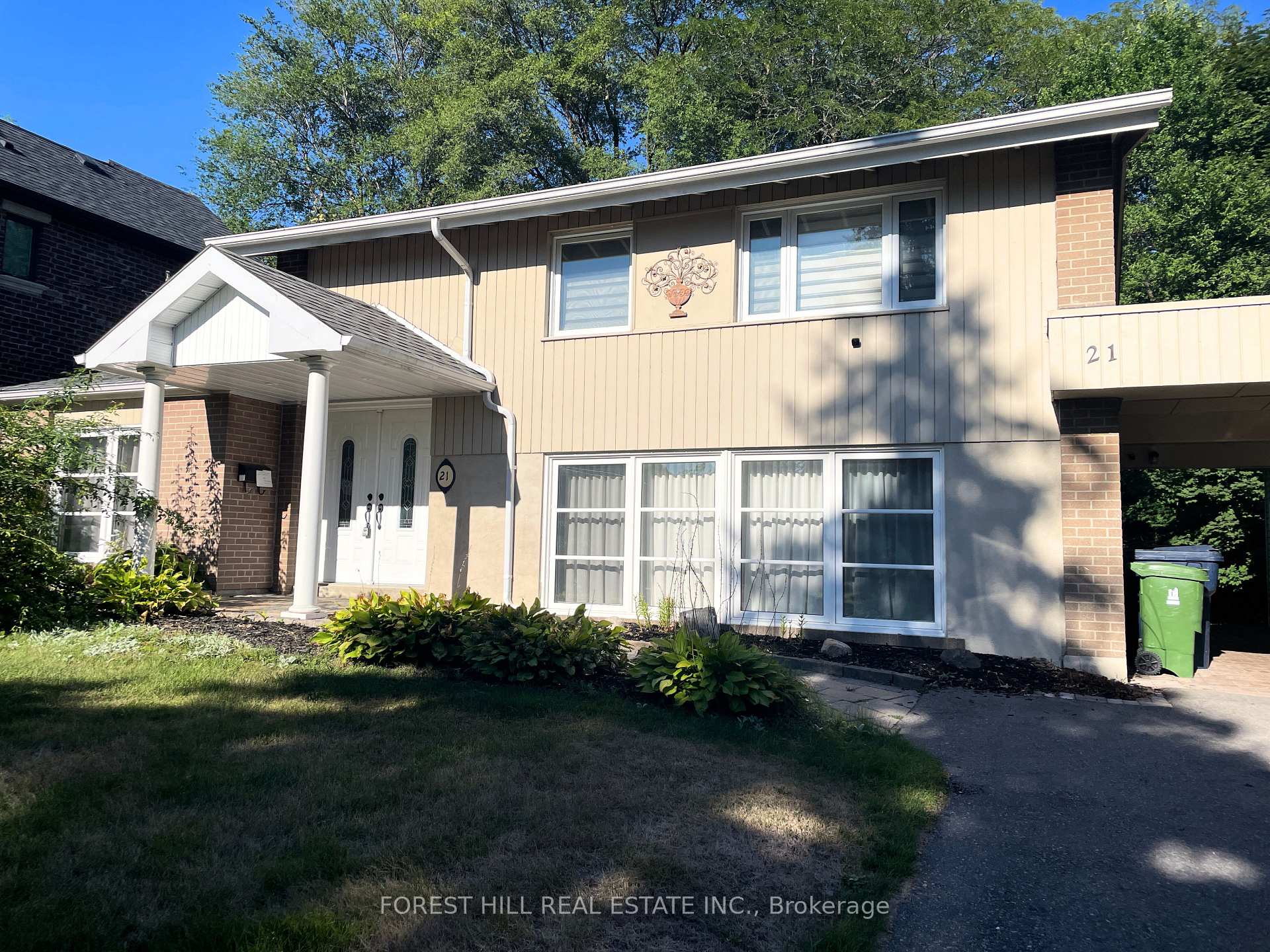 Front of 21 Rialto Drive