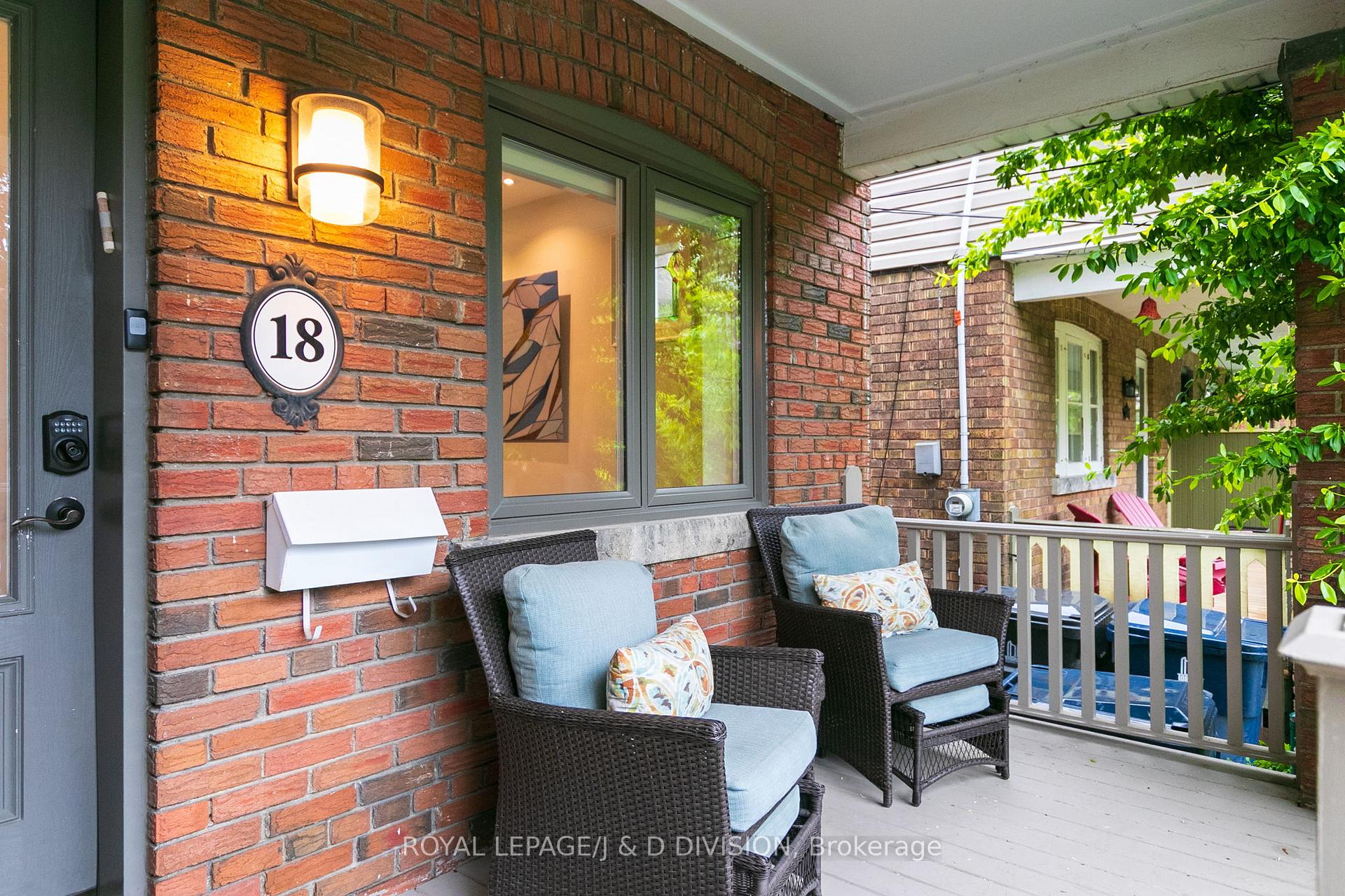 Photo 4 of 18 Le May Road, Toronto, Mount Pleasant East — HOMEH