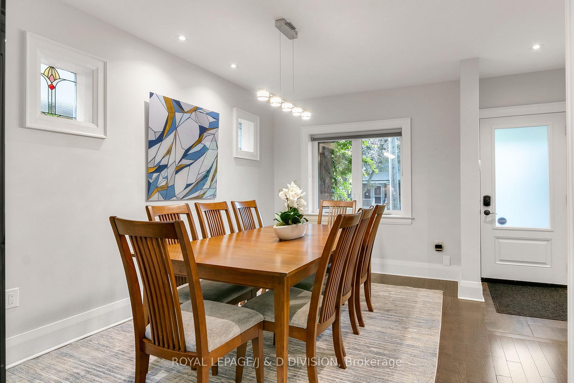 Photo 12 of 18 Le May Road, Toronto, Mount Pleasant East — HOMEH