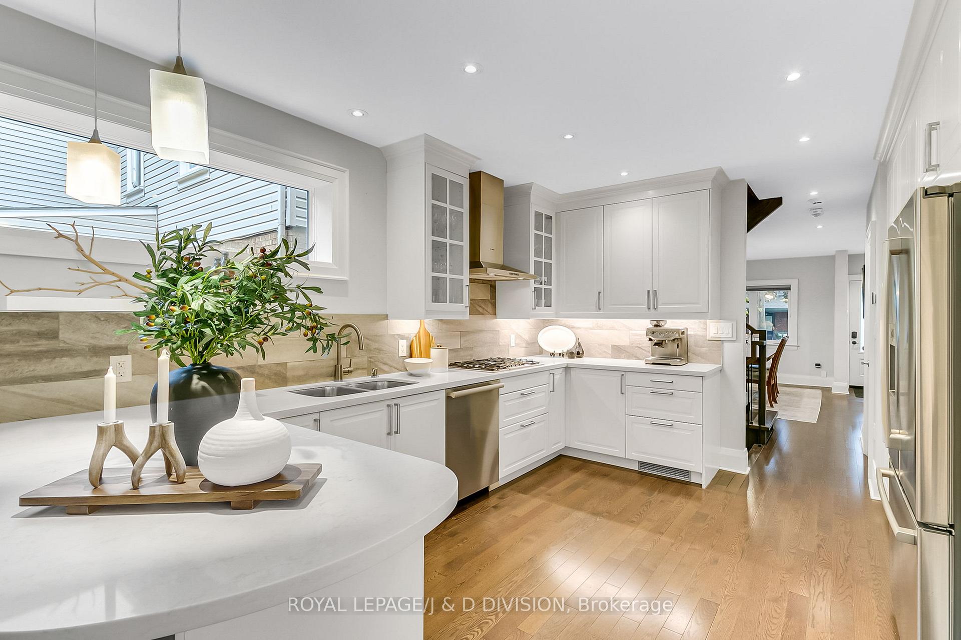 Photo 16 of 18 Le May Road, Toronto, Mount Pleasant East — HOMEH