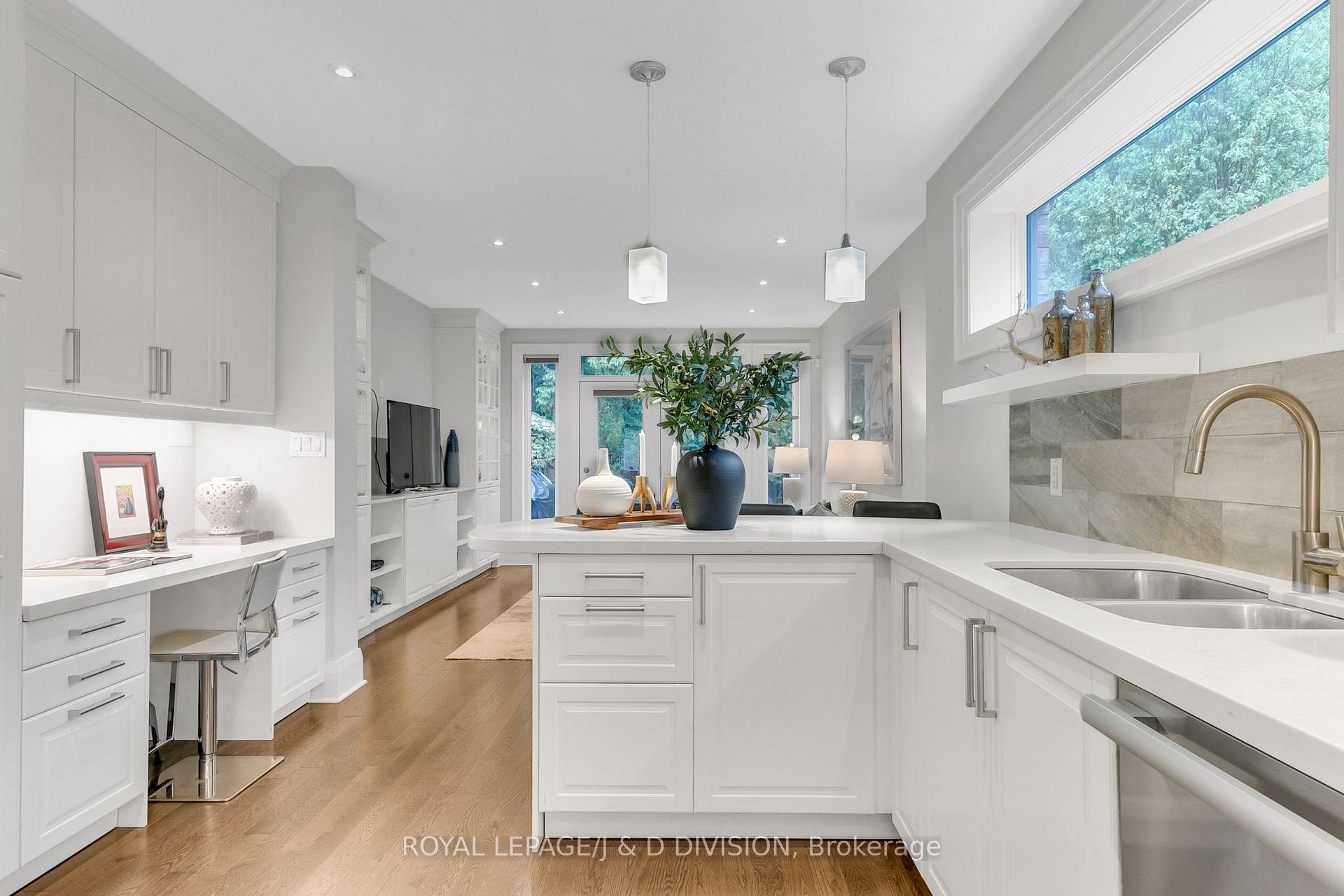 Photo 19 of 18 Le May Road, Toronto, Mount Pleasant East — HOMEH