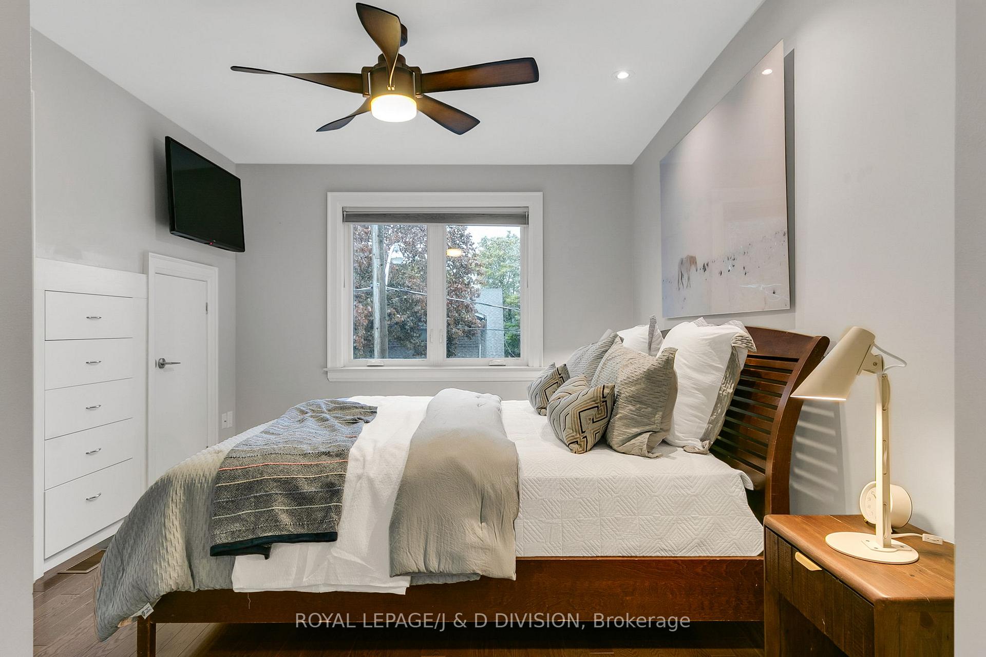 Photo 23 of 18 Le May Road, Toronto, Mount Pleasant East — HOMEH