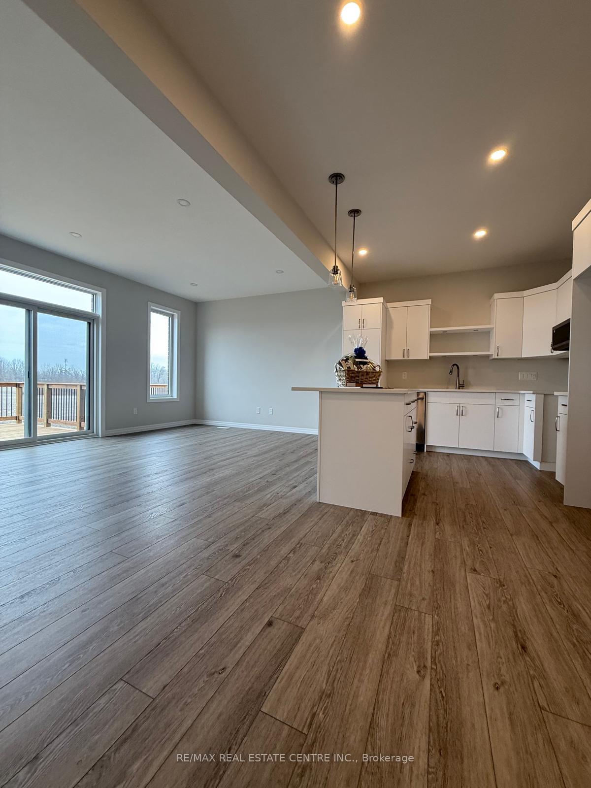 Photo 4 of 39 Braun Avenue, Tillsonburg — HOMEH