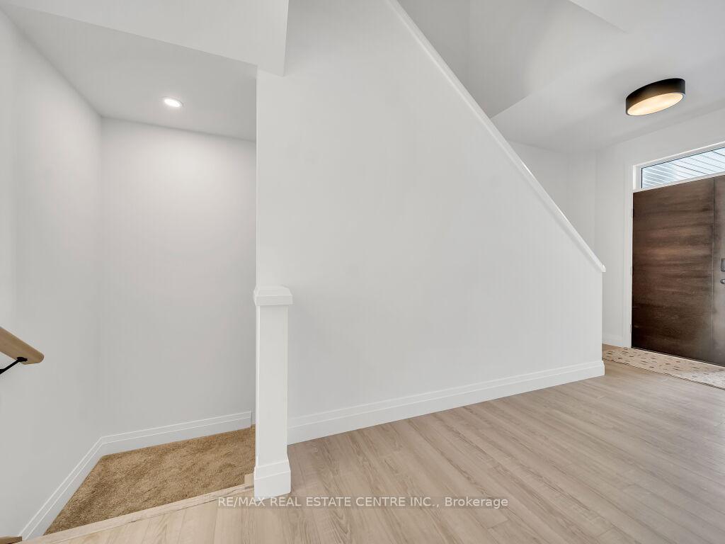 Photo 9 of 39 Braun Avenue, Tillsonburg — HOMEH