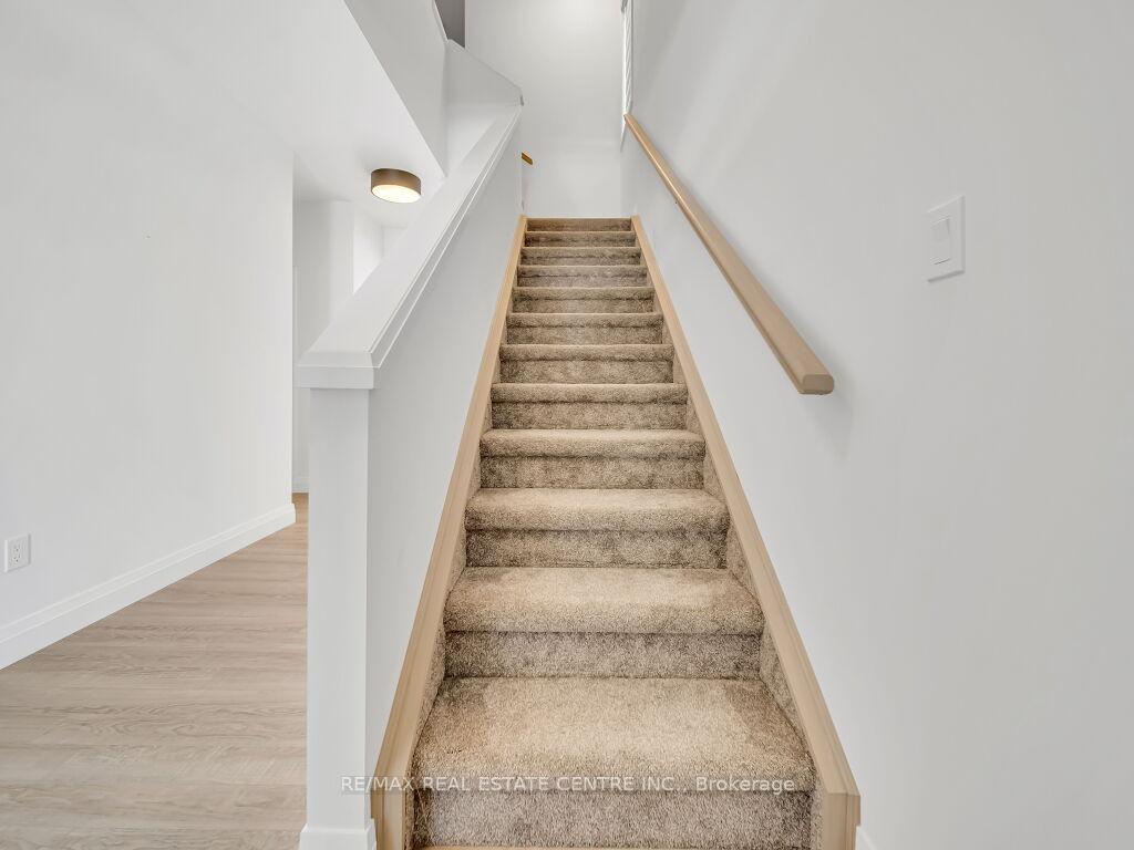 Photo 10 of 39 Braun Avenue, Tillsonburg — HOMEH