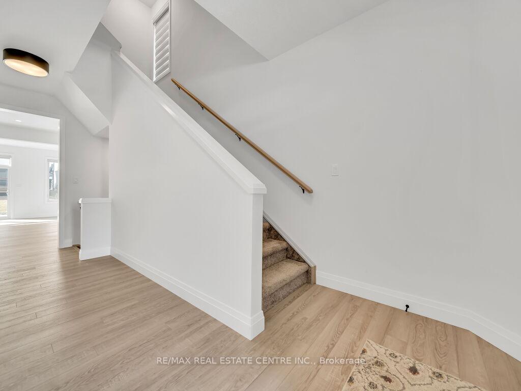 Photo 12 of 39 Braun Avenue, Tillsonburg — HOMEH
