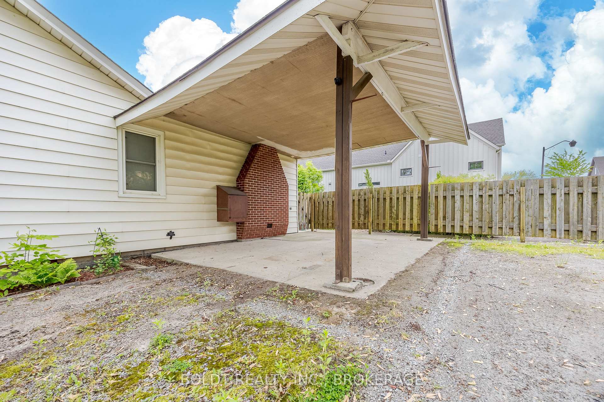 Photo 3 of 1828 Decew Road, Thorold, Confederation Heights — HOMEH