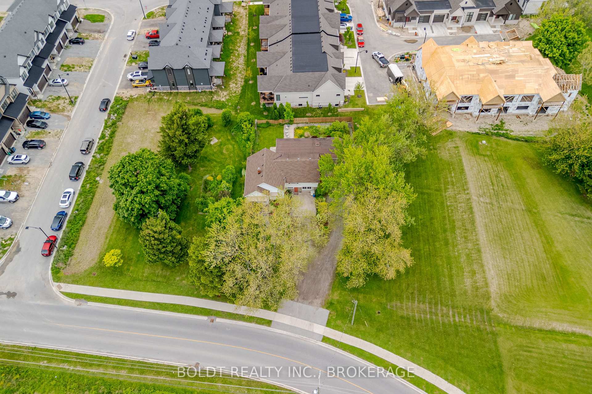 Photo 5 of 1828 Decew Road, Thorold, Confederation Heights — HOMEH