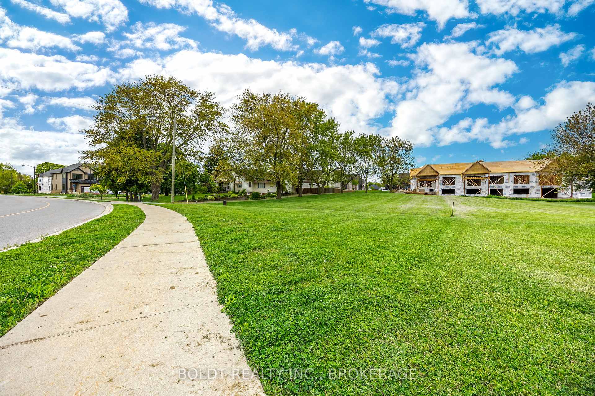 Photo 6 of 1828 Decew Road, Thorold, Confederation Heights — HOMEH