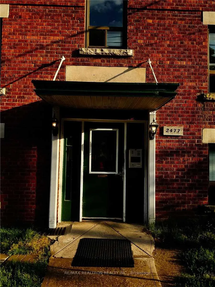 Photo 2 of Unit 1, 2477 Queen Street E, Toronto, The Beaches — HOMEH