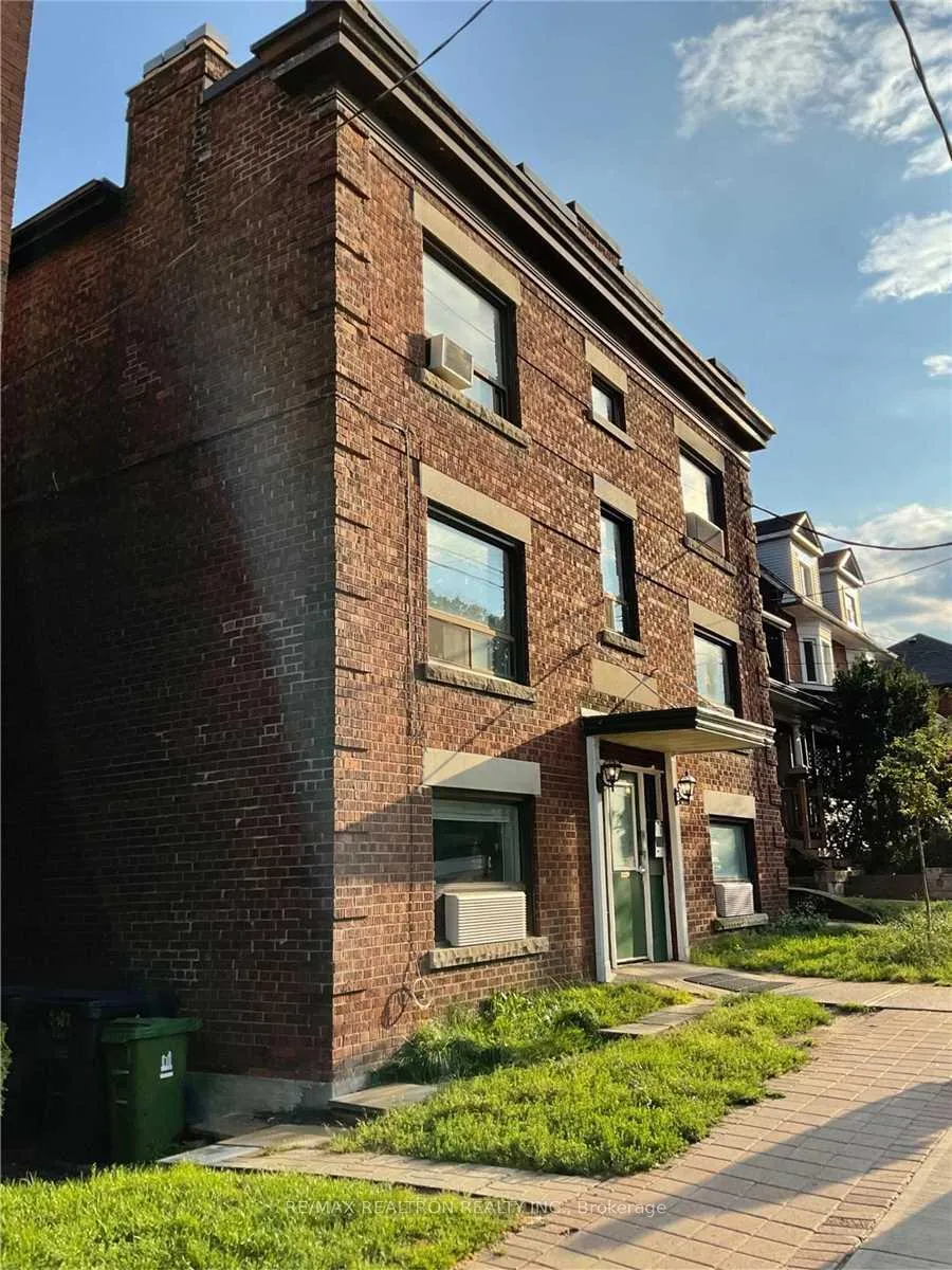 Photo 3 of Unit 1, 2477 Queen Street E, Toronto, The Beaches — HOMEH