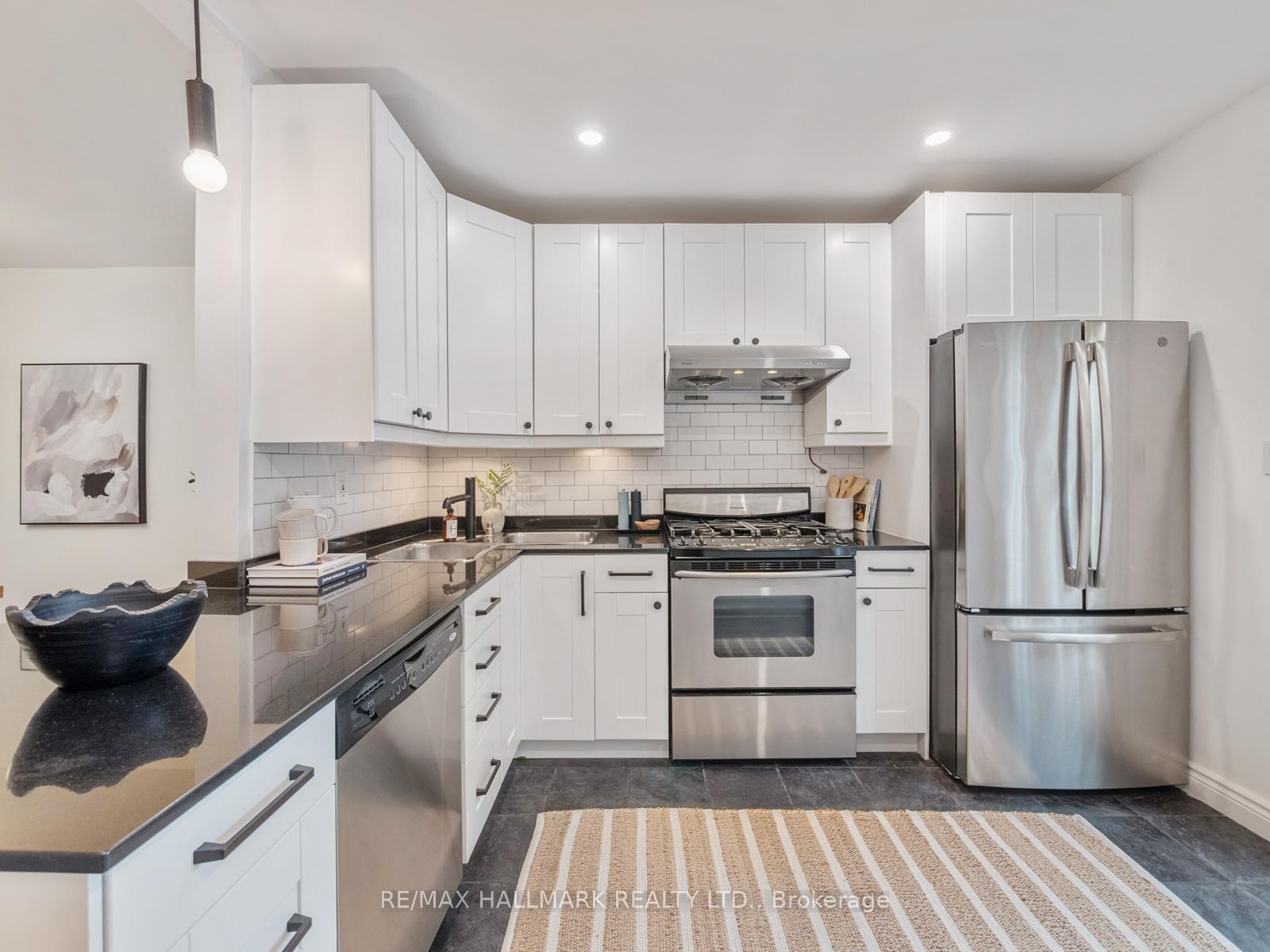Photo 13 of 31 Tennis Crescent, Toronto, North Riverdale — HOMEH