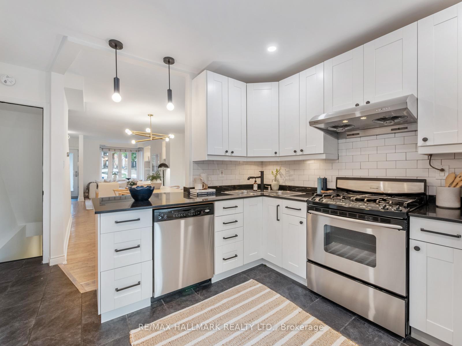 Photo 14 of 31 Tennis Crescent, Toronto, North Riverdale — HOMEH