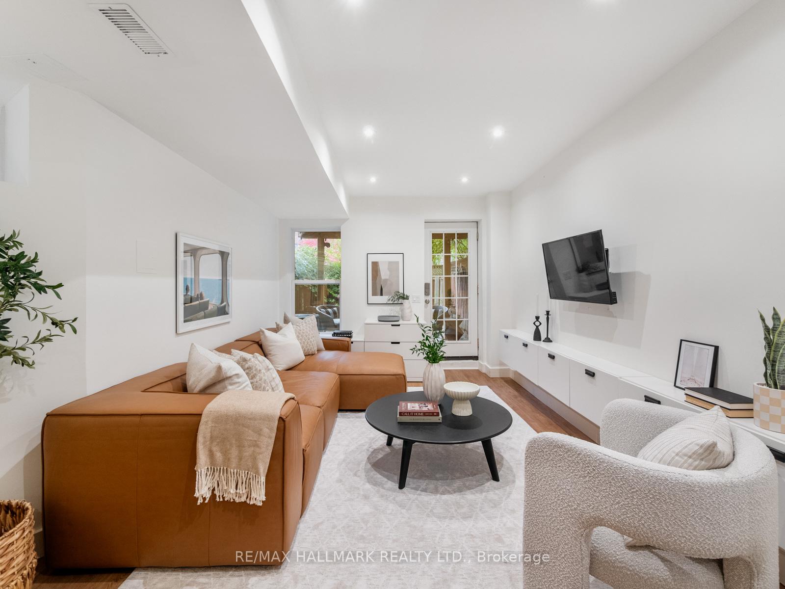 Photo 37 of 31 Tennis Crescent, Toronto, North Riverdale — HOMEH