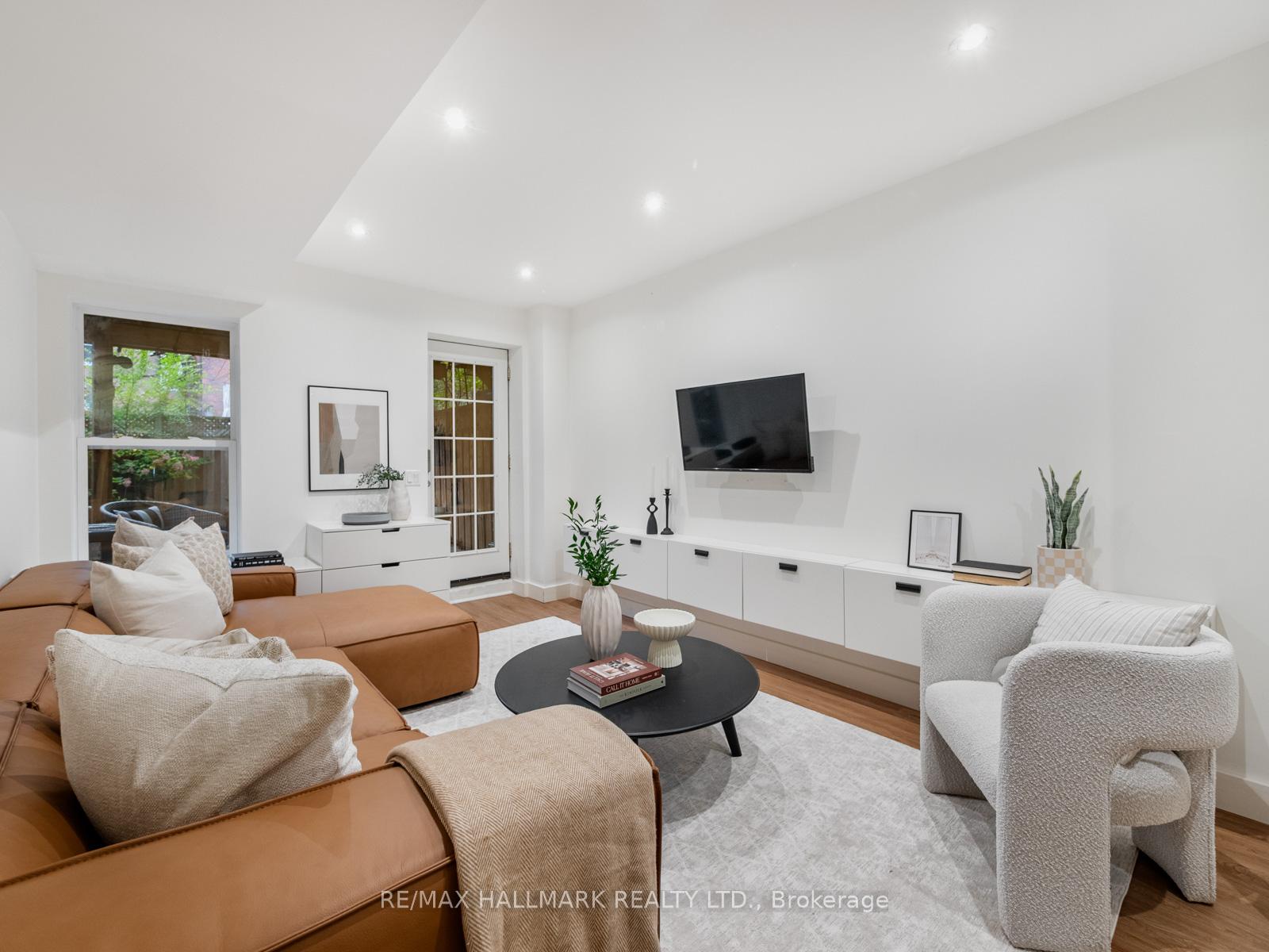 Photo 38 of 31 Tennis Crescent, Toronto, North Riverdale — HOMEH