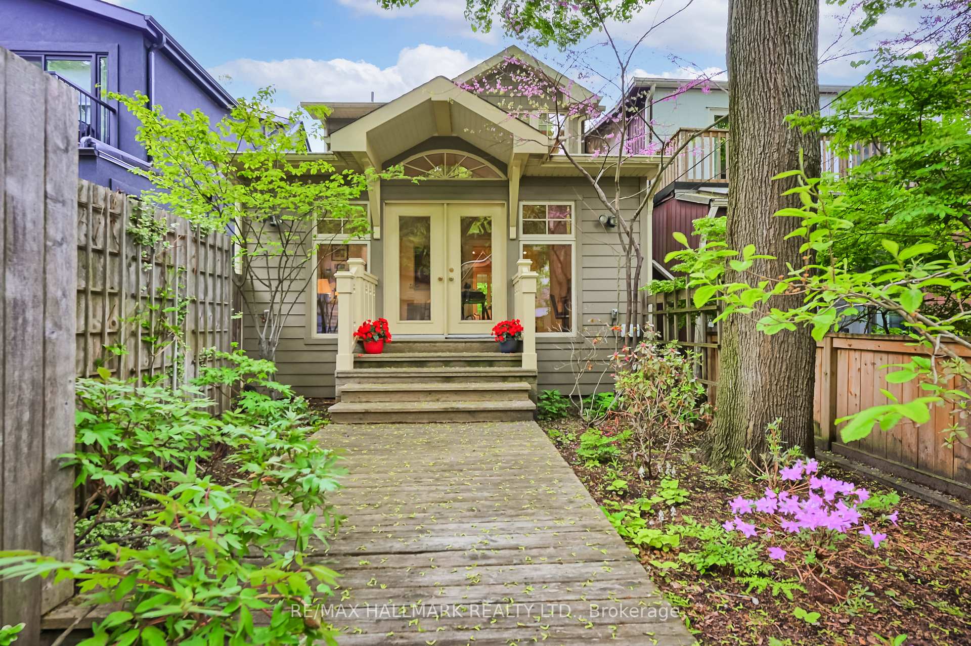 Photo 3 of 8 Silver Birch Avenue, Toronto, The Beaches — HOMEH