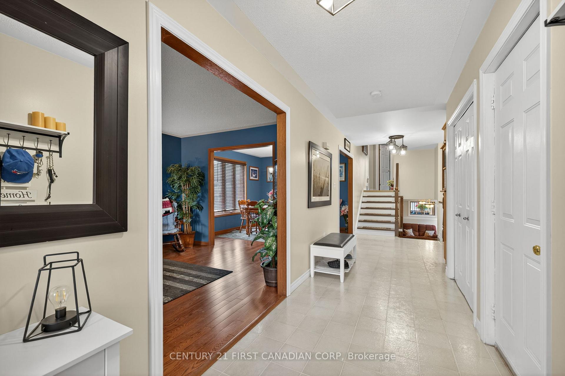 Photo 3 of 19 Hemlock Boulevard, Strathroy-Caradoc, SE — HOMEH