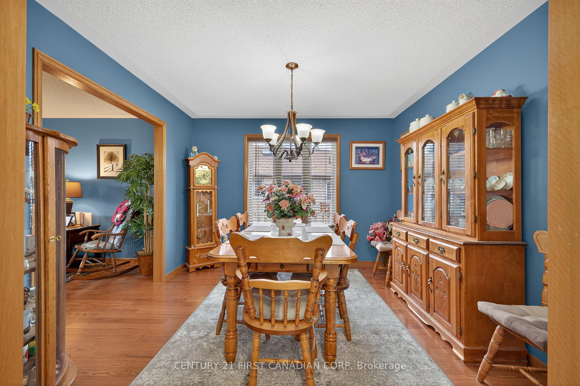 Photo 8 of 19 Hemlock Boulevard, Strathroy-Caradoc, SE — HOMEH
