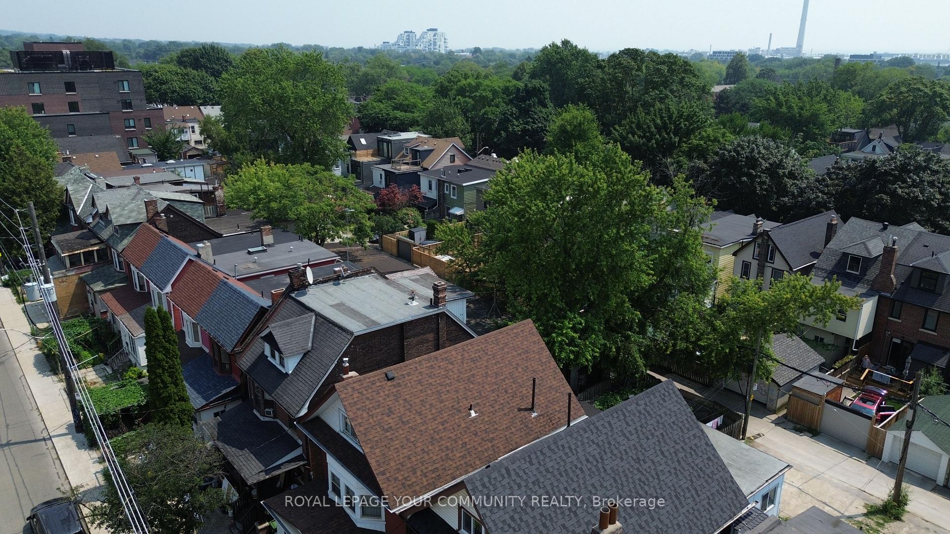 Photo 8 of Unit Upper floor, 1075 Gerrard Street E, Toronto, South Riverdale — HOMEH