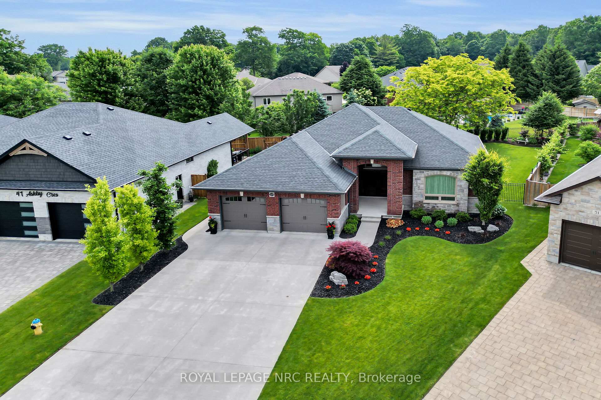 Photo 1 of 49 Ashby Crescent, Strathroy-Caradoc, SW — HOMEH