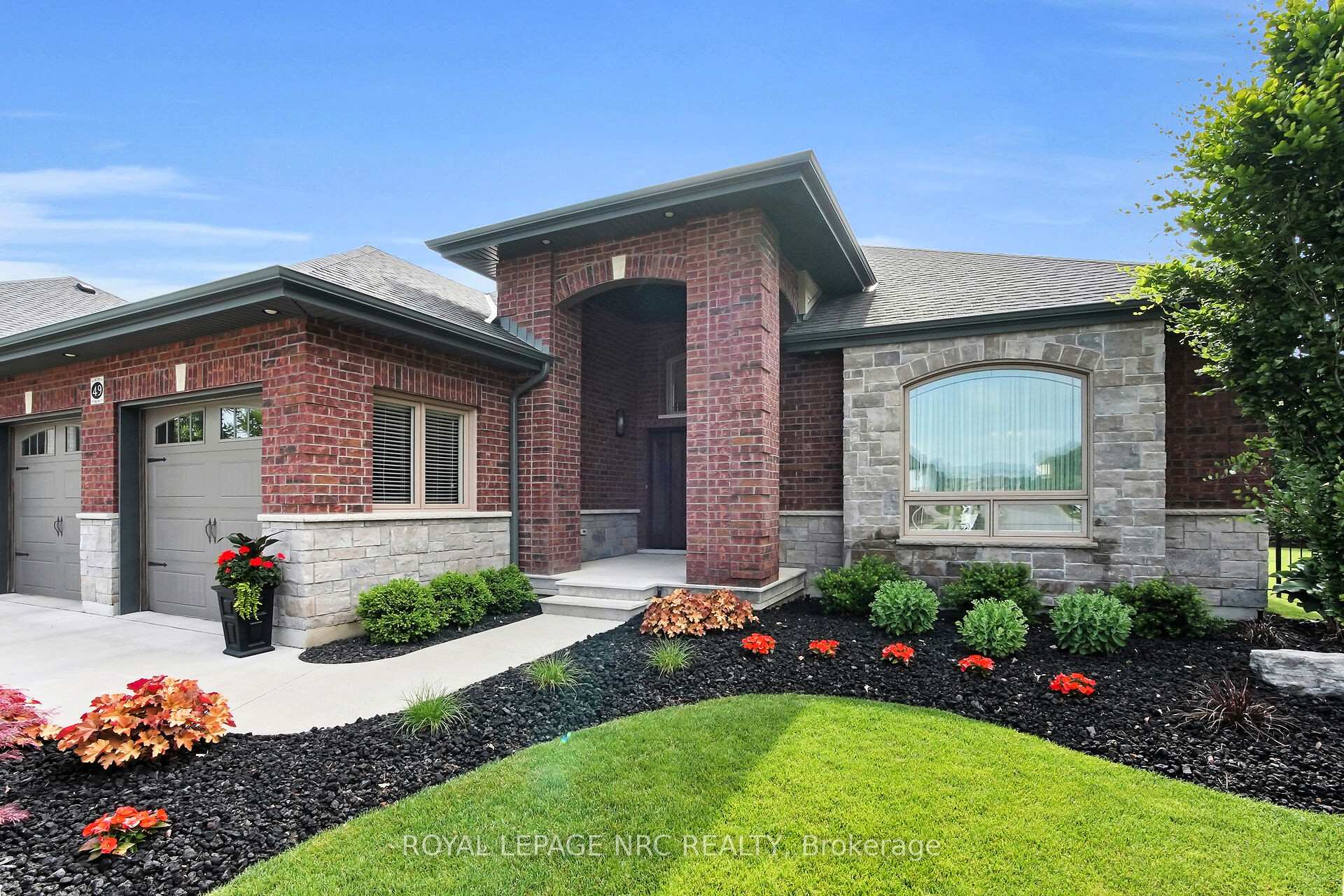 Photo 2 of 49 Ashby Crescent, Strathroy-Caradoc, SW — HOMEH