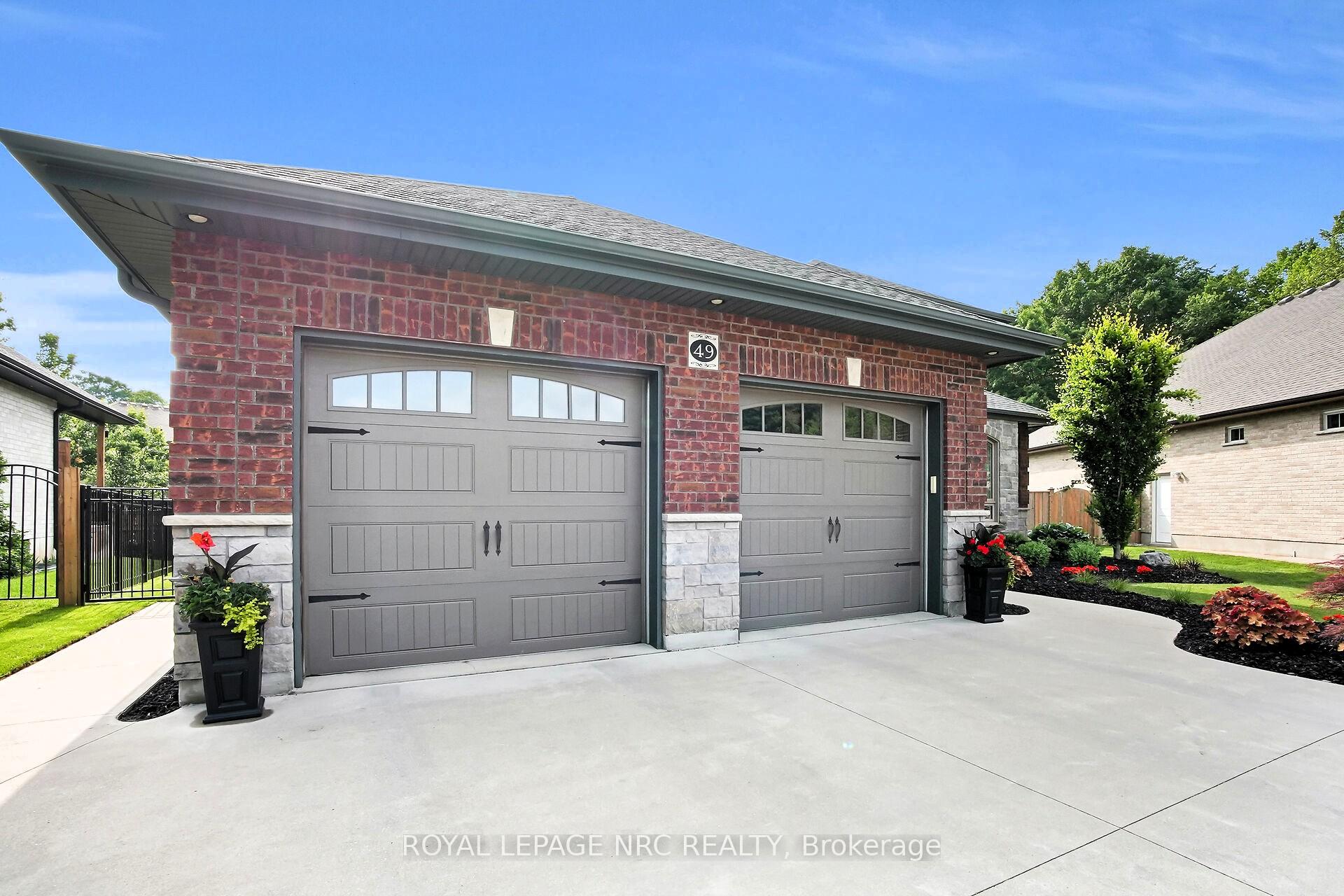 Photo 3 of 49 Ashby Crescent, Strathroy-Caradoc, SW — HOMEH