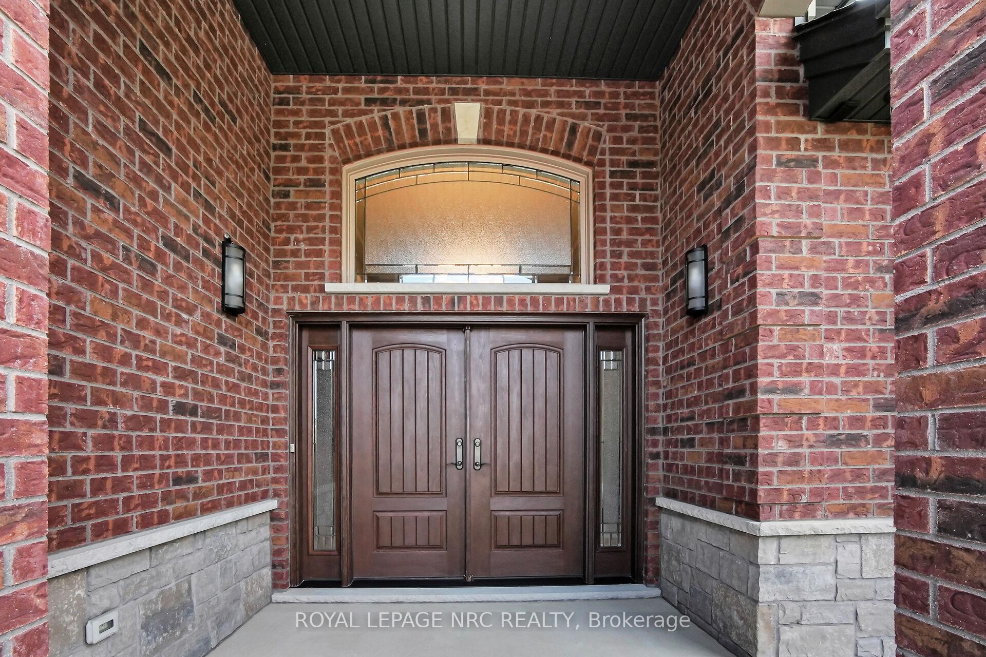 Photo 4 of 49 Ashby Crescent, Strathroy-Caradoc, SW — HOMEH
