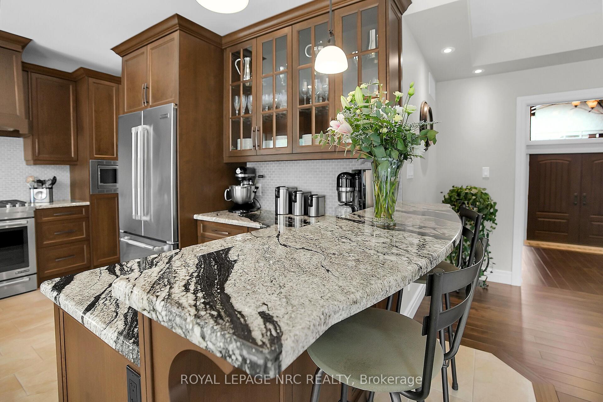 Photo 12 of 49 Ashby Crescent, Strathroy-Caradoc, SW — HOMEH
