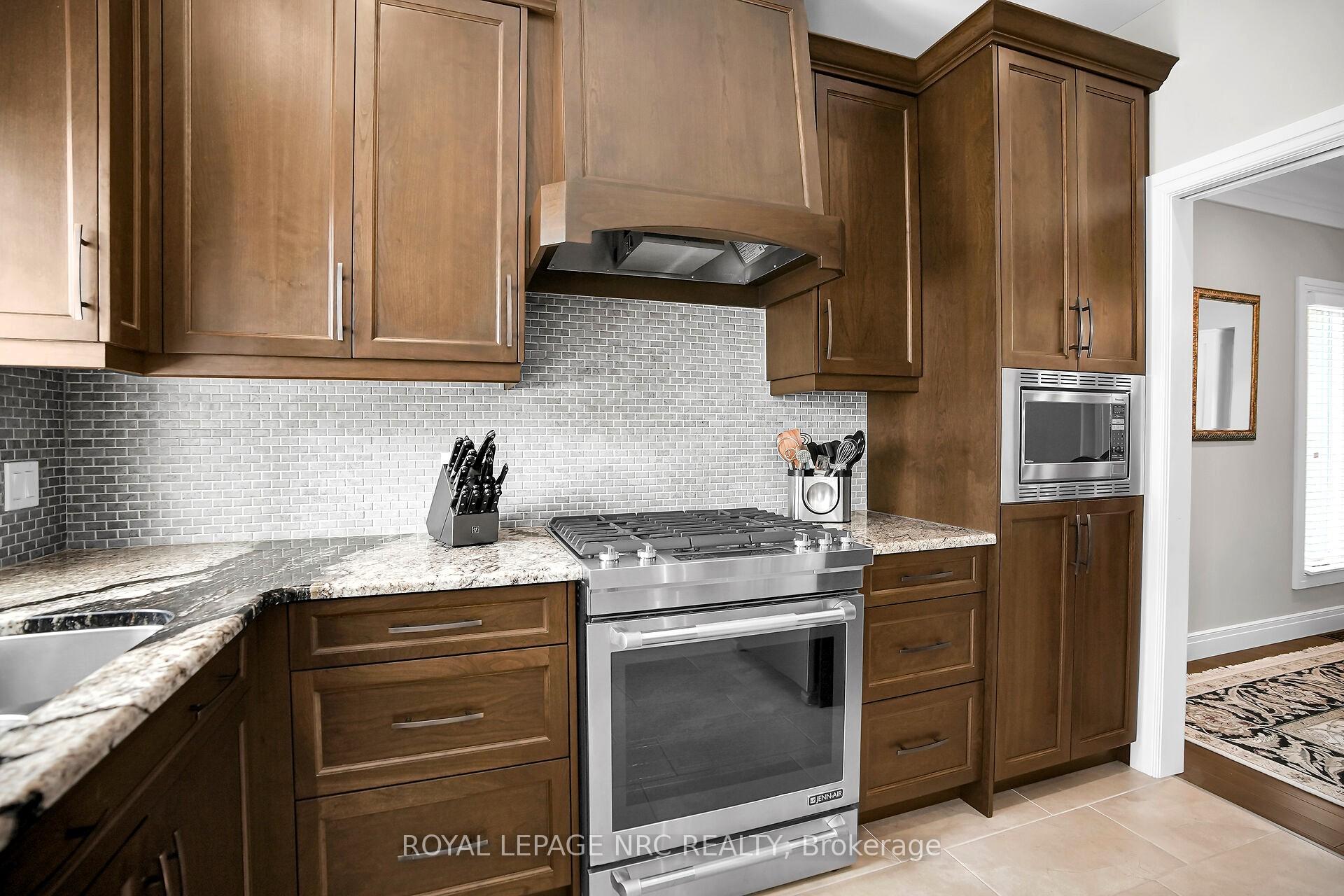 Photo 15 of 49 Ashby Crescent, Strathroy-Caradoc, SW — HOMEH