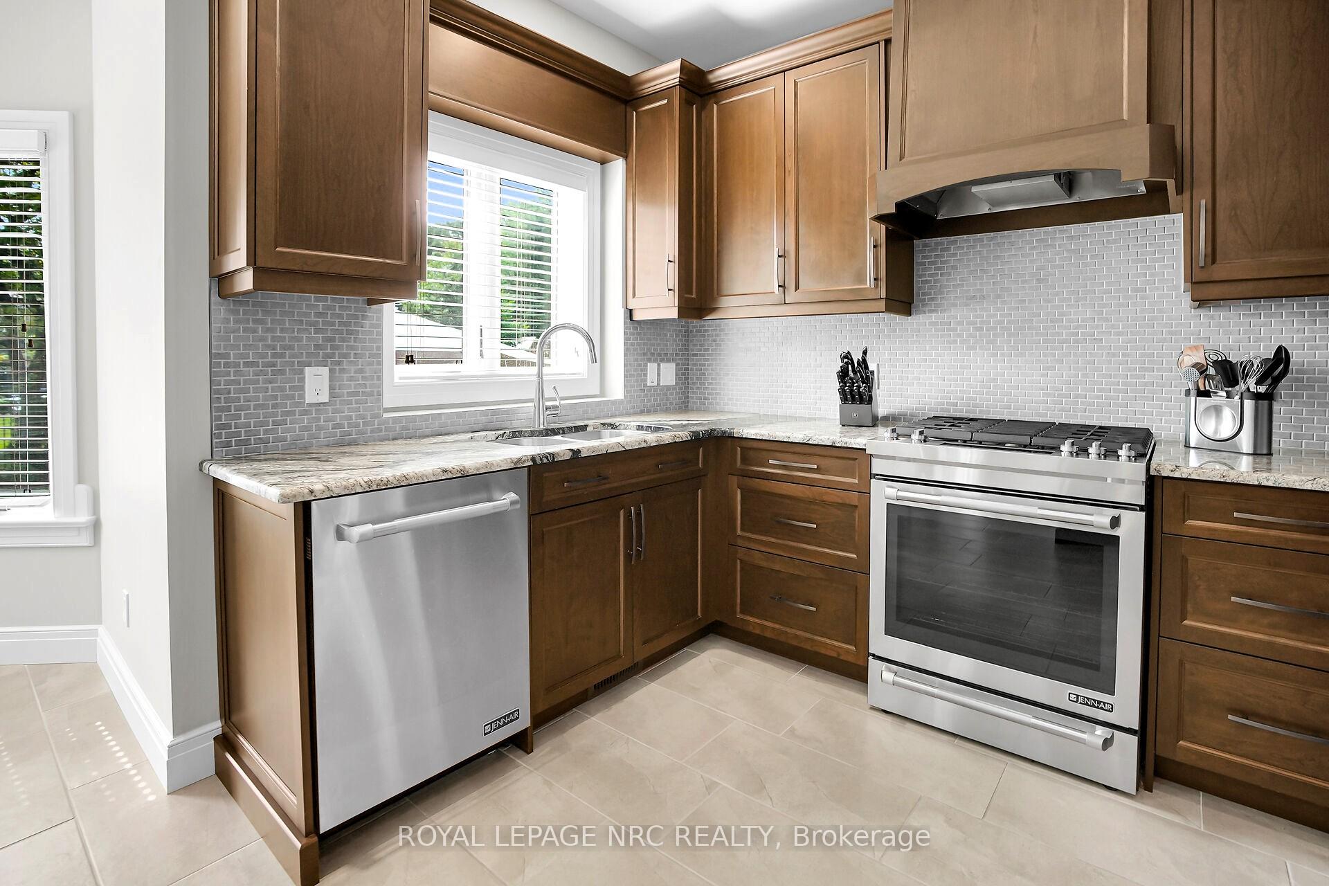 Photo 16 of 49 Ashby Crescent, Strathroy-Caradoc, SW — HOMEH
