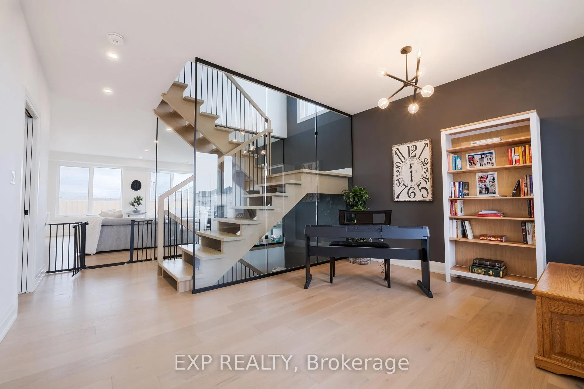 Photo 2 of 81 Homestead Way, Thorold, Rolling Meadows — HOMEH