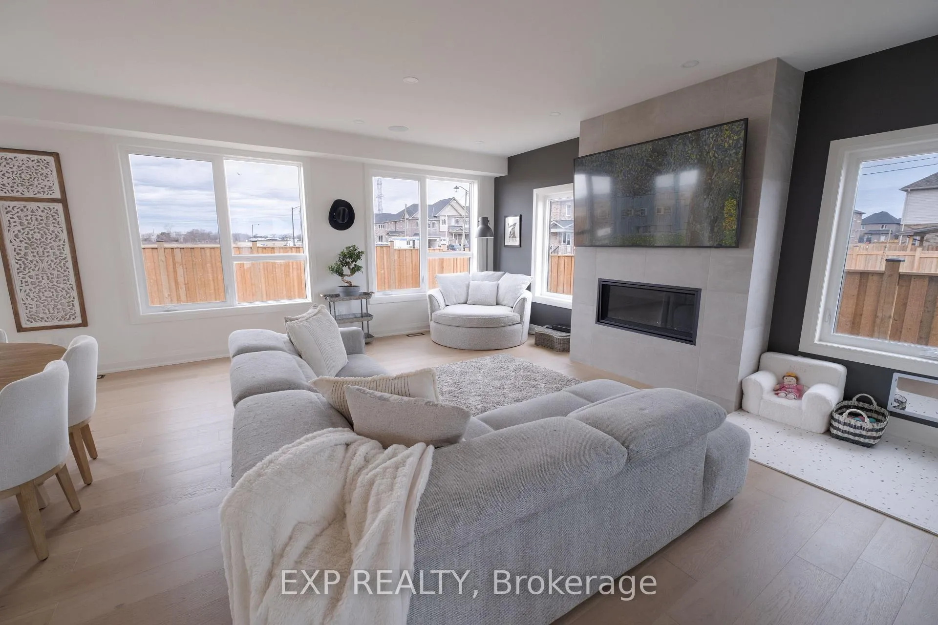 Photo 3 of 81 Homestead Way, Thorold, Rolling Meadows — HOMEH